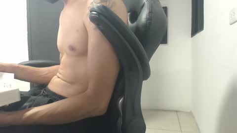 Snapshot of andruwang chatting on 12-31-24, 11:17 Andru online show from 12-31-24, 11:17