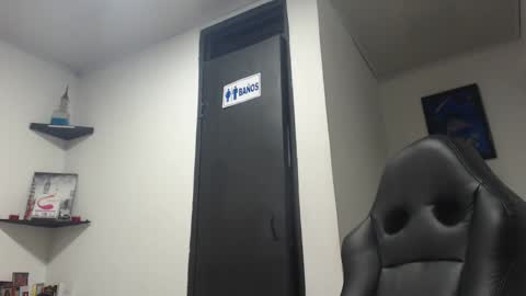 Snapshot of andruwang chatting on 01-01-25, 08:13 Andru online show from 01-01-25, 08:13