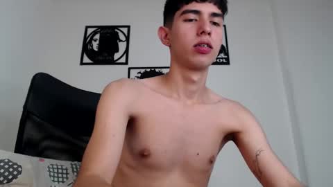 Snapshot of andy19_hot chatting on 12-18-24, 02:53 andy19_hot online show from 12-18-24, 02:53