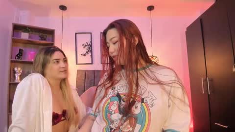 Snapshot of andy_and_emma chatting on 02-15-25, 12:33 andy_and_emma online show from 02-15-25, 12:33