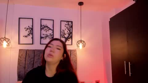 Snapshot of andy_and_emma chatting on 02-25-25, 12:34 andy_and_emma online show from 02-25-25, 12:34