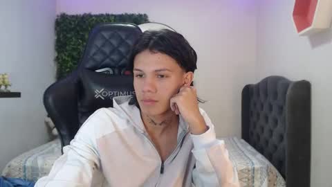 andy_dan1 online show from 01-15-25, 04:32