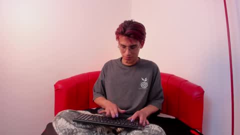 Snapshot of andy_dluxe chatting on 05-11-26, 12:00 andy_dluxe online show from 05-11-26, 12:00