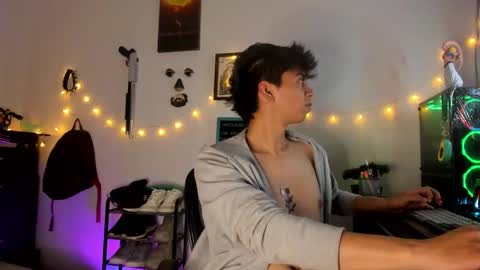 Snapshot of andy_guez_11 chatting on 12-16-24, 01:11 andy_guez_11 online show from 12-16-24, 01:11