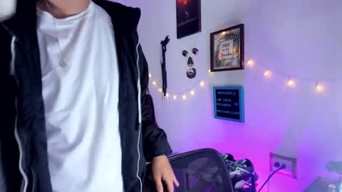 Snapshot of andy_guez_11 chatting on 01-20-25, 10:18 andy_guez_11 online show from 01-20-25, 10:18