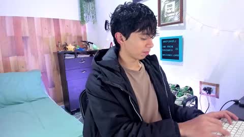 Snapshot of andy_guez_11 chatting on 01-21-25, 10:30 andy_guez_11 online show from 01-21-25, 10:30