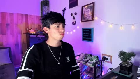 Snapshot of andy_guez_11 chatting on 01-26-25, 10:12 andy_guez_11 online show from 01-26-25, 10:12