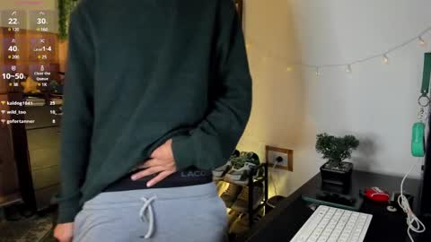 Snapshot of andy_guez_11 chatting on 01-26-25, 01:15 andy_guez_11 online show from 01-26-25, 01:15