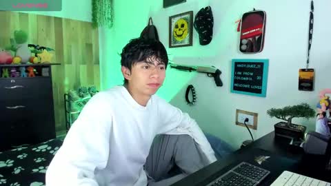 Snapshot of andy_guez_11 chatting on 02-10-25, 10:20 andy_guez_11 online show from 02-10-25, 10:20