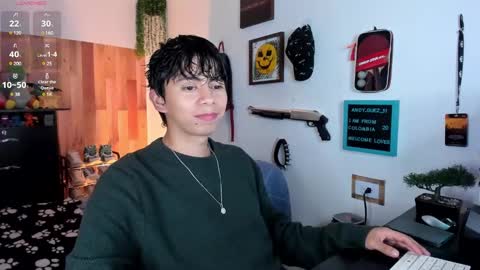 Snapshot of andy_guez_11 chatting on 02-12-25, 10:03 andy_guez_11 online show from 02-12-25, 10:03