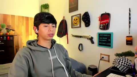 Snapshot of andy_guez_11 chatting on 02-24-25, 10:04 andy_guez_11 online show from 02-24-25, 10:04