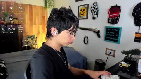 Snapshot of andy_guez_11 chatting on 02-25-25, 11:30 andy_guez_11 online show from 02-25-25, 11:30