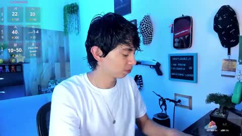 Snapshot of andy_guez_11 chatting on 03-10-25, 11:10 andy_guez_11 online show from 03-10-25, 11:10