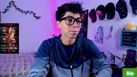 Snapshot of andy_guez_11 chatting on 11-08-25, 10:15 andy_guez_11 online show from 11-08-25, 10:15