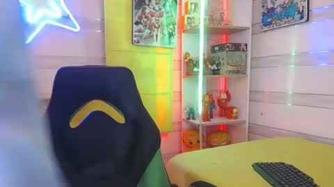 Snapshot of andy_staar18 chatting on 10-13-25, 12:05 andy online show from 10-13-25, 12:05