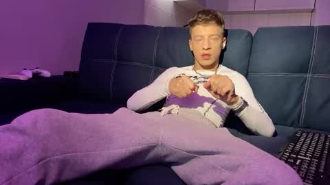 AndyTwinkkk online show from 11-17-25, 01:50