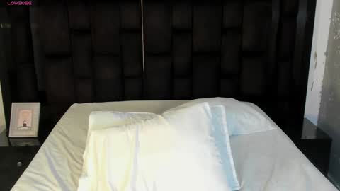 Snapshot of andywiills chatting on 02-07-25, 01:04 Andy online show from 02-07-25, 01:04