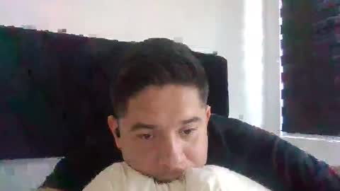 Snapshot of andyzeta10 chatting on 12-16-24, 05:33 andyzeta10 online show from 12-16-24, 05:33