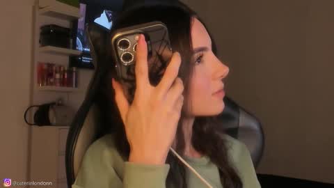 Snapshot of anelisse_ chatting on 11-11-25, 03:28 online show from 11-11-25, 03:28