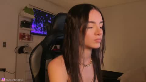 Snapshot of anelisse_ chatting on 11-13-25, 04:50 online show from 11-13-25, 04:50