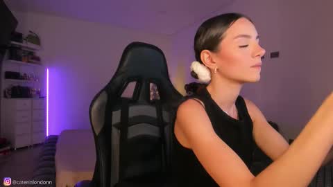 Snapshot of anelisse_ chatting on 01-07-26, 03:09 online show from 01-07-26, 03:09