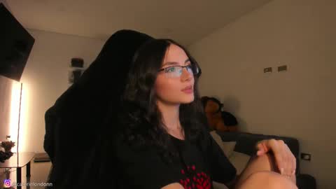 Snapshot of anelisse_ chatting on 02-04-26, 02:28 online show from 02-04-26, 02:28