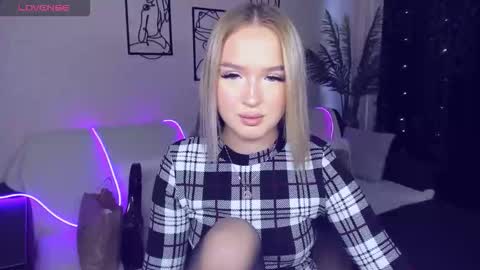 Snapshot of anfisalorns chatting on 10-30-25, 01:01 Anfisa online show from 10-30-25, 01:01