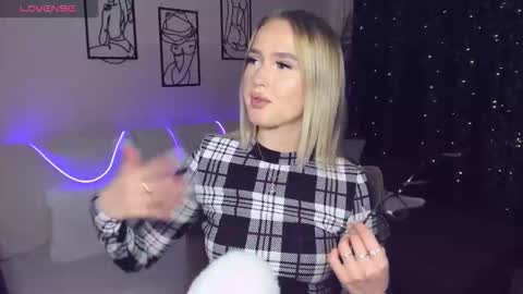 Snapshot of anfisalorns chatting on 11-12-25, 04:07 Anfisa online show from 11-12-25, 04:07