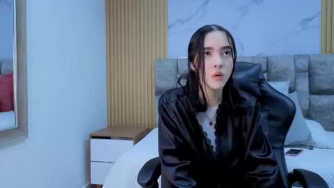 Snapshot of angel__kiss chatting on 10-17-25, 11:57 angel__kiss online show from 10-17-25, 11:57