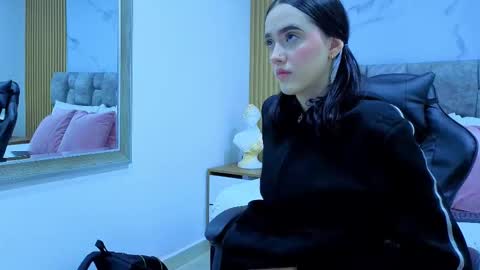 Snapshot of angel__kiss chatting on 10-26-25, 11:38 angel__kiss online show from 10-26-25, 11:38