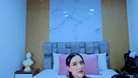 Snapshot of angel__kiss chatting on 11-04-25, 11:42 angel__kiss online show from 11-04-25, 11:42