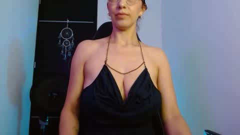 Snapshot of angel_blackhot chatting on 02-11-26, 04:06 angel blackhot online show from 02-11-26, 04:06