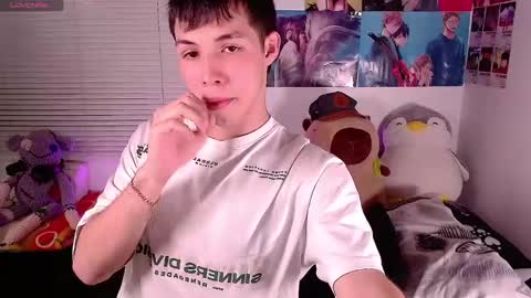Snapshot of angel_bless19 chatting on 01-06-25, 10:58 Angel help me with 100 thumbs up online show from 01-06-25, 10:58