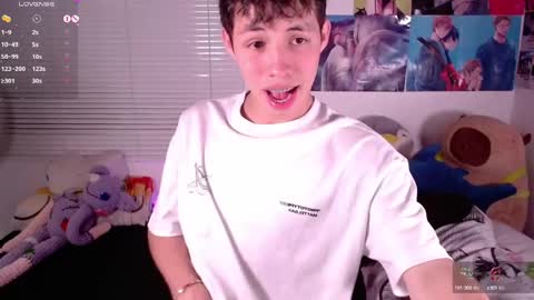 Snapshot of angel_bless19 chatting on 01-22-25, 11:53 Angel help me with 100 thumbs up online show from 01-22-25, 11:53