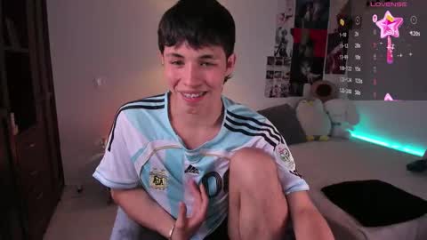Snapshot of angel_bless19 chatting on 09-15-25, 10:32 Angel help me with 100 thumbs up online show from 09-15-25, 10:32