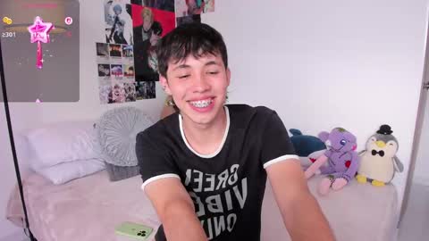 Snapshot of angel_bless19 chatting on 09-20-25, 09:16 Angel help me with 100 thumbs up online show from 09-20-25, 09:16