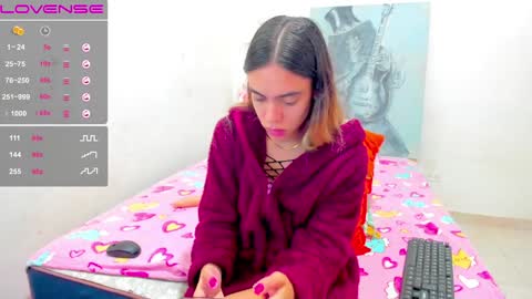 Snapshot of angel_blondie_ chatting on 12-18-24, 03:47 Anglica online show from 12-18-24, 03:47