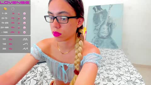 Snapshot of angel_blondie_ chatting on 01-09-25, 07:52 Anglica online show from 01-09-25, 07:52