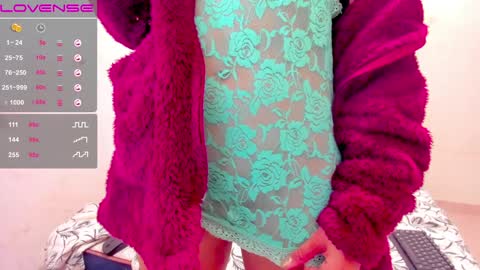 Snapshot of angel_blondie_ chatting on 01-10-25, 07:46 Anglica online show from 01-10-25, 07:46
