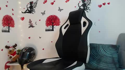 Snapshot of angel_curl chatting on 01-22-25, 04:44 Angel Curl online show from 01-22-25, 04:44