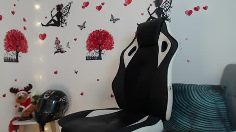 Snapshot of angel_curl chatting on 01-25-25, 06:46 Angel Curl online show from 01-25-25, 06:46