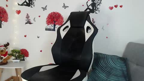 Snapshot of angel_curl chatting on 02-04-25, 04:37 Angel Curl online show from 02-04-25, 04:37