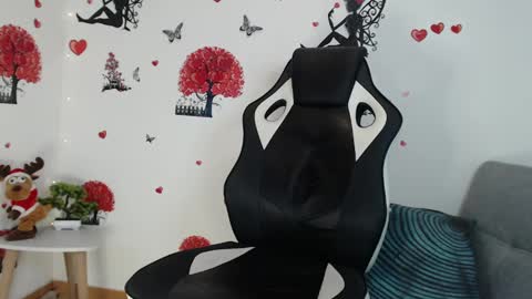 Snapshot of angel_curl chatting on 02-05-25, 01:47 Angel Curl online show from 02-05-25, 01:47