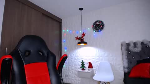 Snapshot of angel_dl chatting on 12-23-24, 08:25 Angel online show from 12-23-24, 08:25