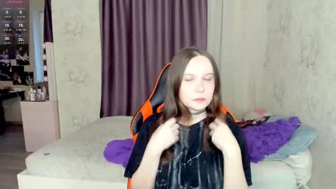 Snapshot of angel_doll585 chatting on 10-11-25, 01:53 Fallen Angel online show from 10-11-25, 01:53