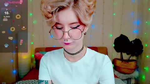 Snapshot of angel_julles chatting on 11-15-25, 02:20 Angel Dust online show from 11-15-25, 02:20