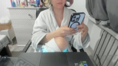 Snapshot of angel_lee__ chatting on 01-17-25, 11:27 angel_lee__ online show from 01-17-25, 11:27