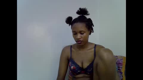 Snapshot of angel_mia5 chatting on 11-25-25, 07:25 angel_mia5 online show from 11-25-25, 07:25