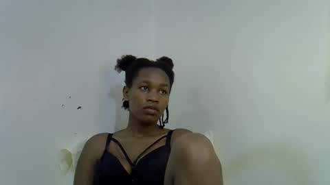 Snapshot of angel_mia5 chatting on 11-28-25, 01:52 angel_mia5 online show from 11-28-25, 01:52