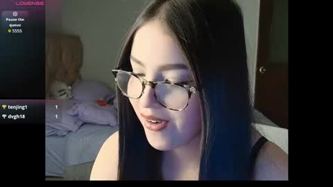 Snapshot of angel_sweet_v chatting on 03-16-26, 01:33 Sweet Angel online show from 03-16-26, 01:33